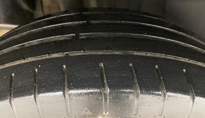 2019 Maruti Swift ZXI, Petrol, Manual, 42,449 km, Right Rear Tyre Tread