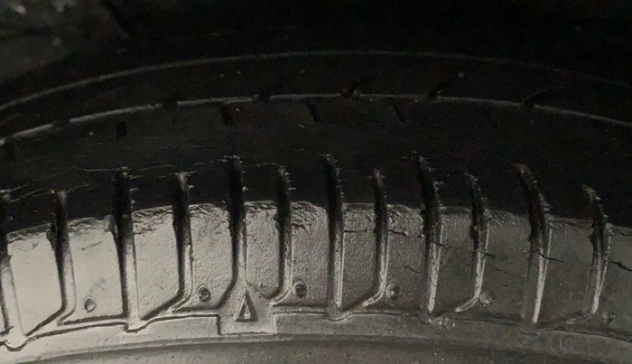 2013 Hyundai i10 ASTA 1.2, Petrol, Manual, 45,984 km, Right Rear Tyre Tread