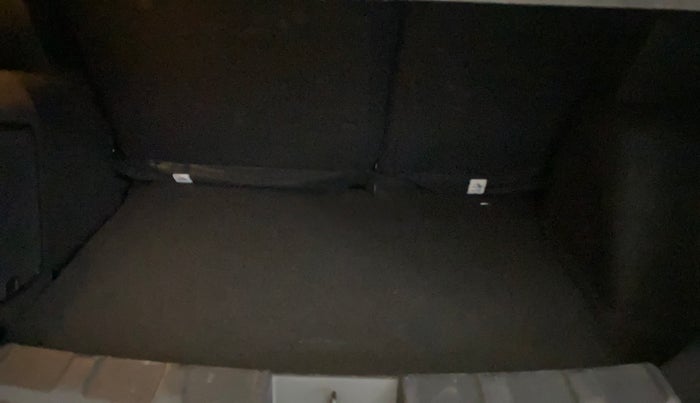 2023 Tata NEXON FEARLESS + SUNROOF DCA DUAL TONE 1.2 PETROL, Petrol, Automatic, 33,711 km, Boot Inside