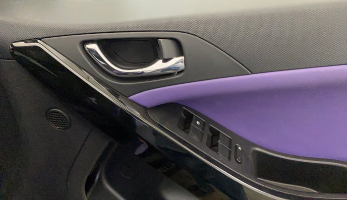 2023 Tata NEXON FEARLESS + SUNROOF DCA DUAL TONE 1.2 PETROL, Petrol, Automatic, 33,711 km, Driver Side Door Panels Control