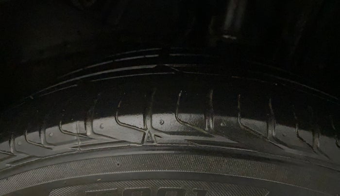 2023 Tata NEXON FEARLESS + SUNROOF DCA DUAL TONE 1.2 PETROL, Petrol, Automatic, 33,711 km, Left Rear Tyre Tread