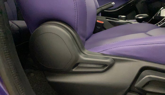 2023 Tata NEXON FEARLESS + SUNROOF DCA DUAL TONE 1.2 PETROL, Petrol, Automatic, 33,711 km, Driver Side Adjustment Panel