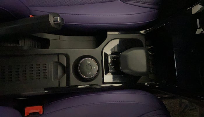 2023 Tata NEXON FEARLESS + SUNROOF DCA DUAL TONE 1.2 PETROL, Petrol, Automatic, 33,711 km, Gear Lever