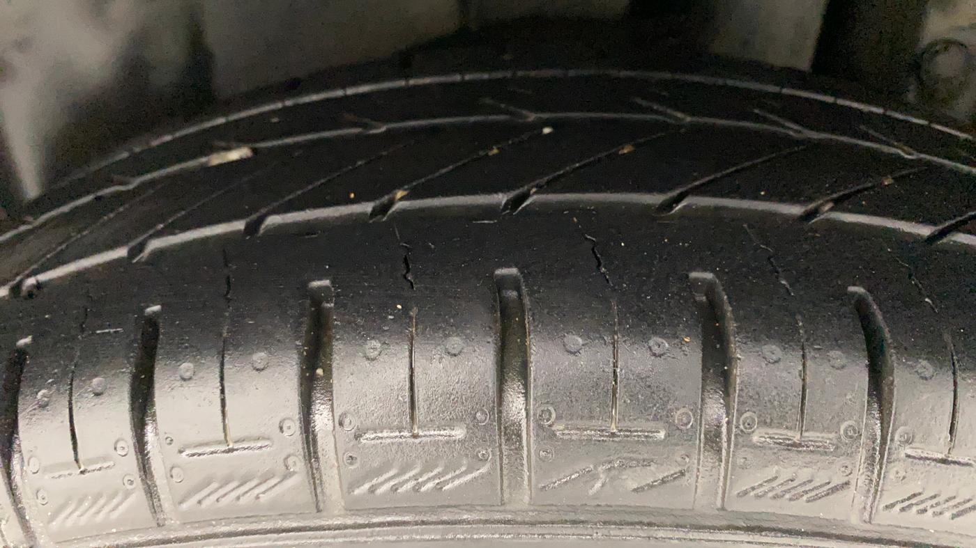 2012 Maruti Swift VXI, Petrol, Manual, 65,969 km, Left Rear Tyre Tread