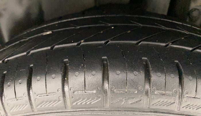 2012 Maruti Swift VXI, Petrol, Manual, 65,969 km, Left Rear Tyre Tread