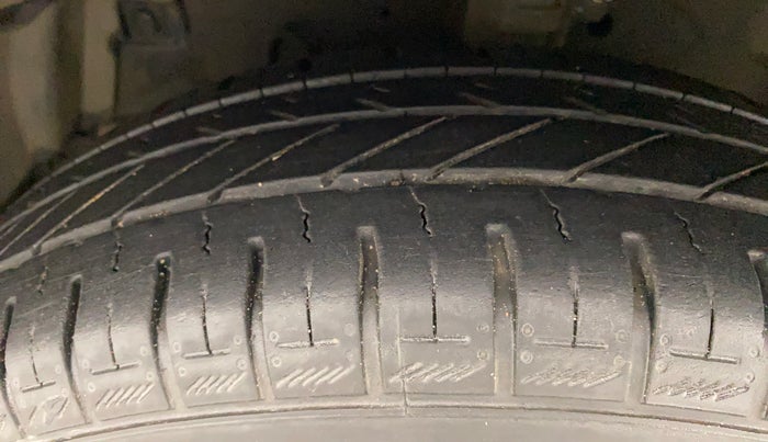 2012 Maruti Swift VXI, Petrol, Manual, 65,969 km, Left Front Tyre Tread