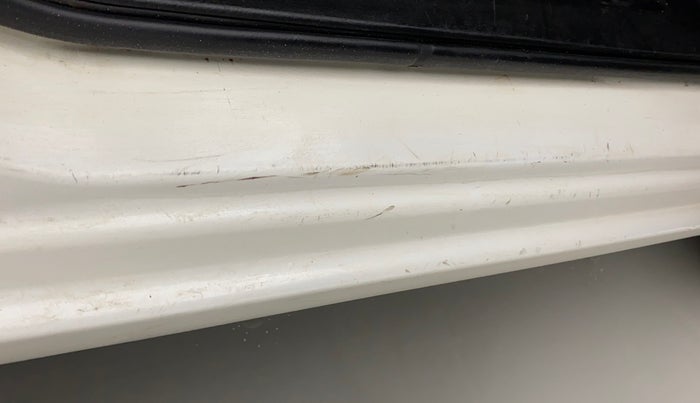 2012 Maruti Swift VXI, Petrol, Manual, 65,969 km, Right running board - Minor scratches