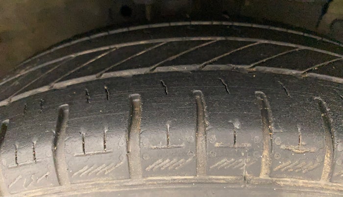 2012 Maruti Swift VXI, Petrol, Manual, 65,969 km, Right Front Tyre Tread