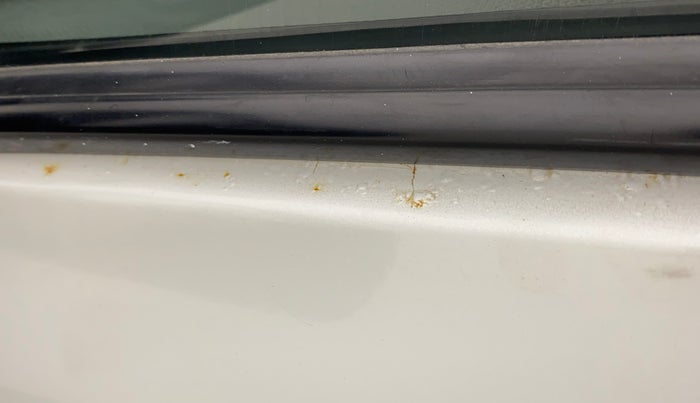 2012 Maruti Swift VXI, Petrol, Manual, 65,969 km, Front passenger door - Slight discoloration