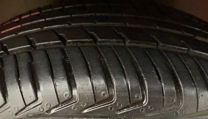 2010 Maruti Zen Estilo VXI, Petrol, Manual, 98,439 km, Right Front Tyre Tread