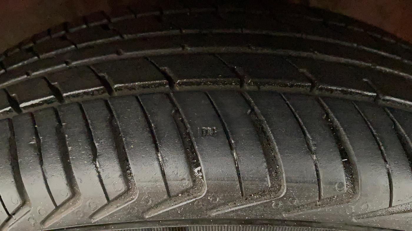 2010 Maruti Zen Estilo VXI, Petrol, Manual, 98,439 km, Left Front Tyre Tread