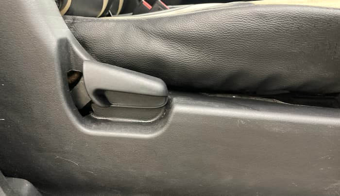 2017 Maruti Wagon R 1.0 VXI, Petrol, Manual, 72,095 km, Driver Side Adjustment Panel
