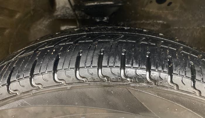 2017 Maruti Wagon R 1.0 VXI, Petrol, Manual, 72,095 km, Right Front Tyre Tread
