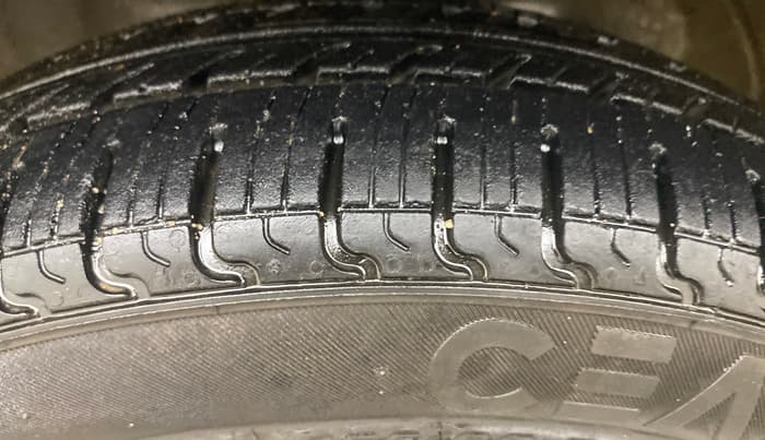 2017 Maruti Wagon R 1.0 VXI, Petrol, Manual, 72,095 km, Left Front Tyre Tread