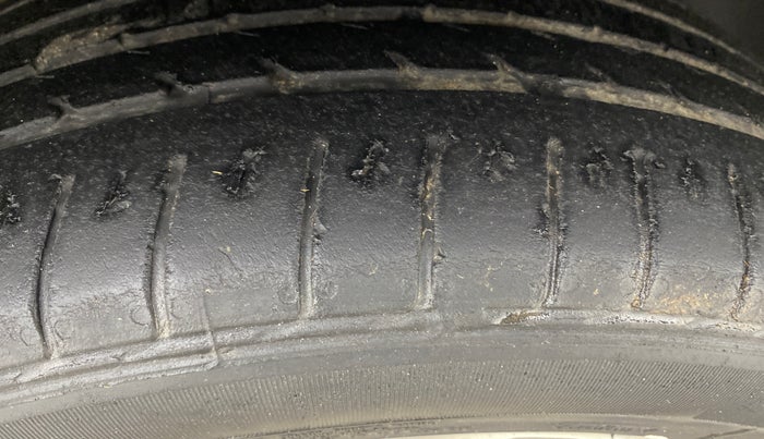 2016 Hyundai Elite i20 ASTA 1.2 (O), Petrol, Manual, 57,957 km, Right Front Tyre Tread