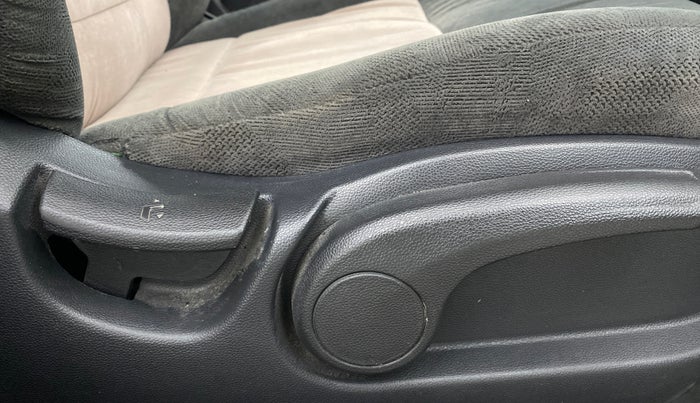 2016 Hyundai Elite i20 ASTA 1.2 (O), Petrol, Manual, 57,957 km, Driver Side Adjustment Panel