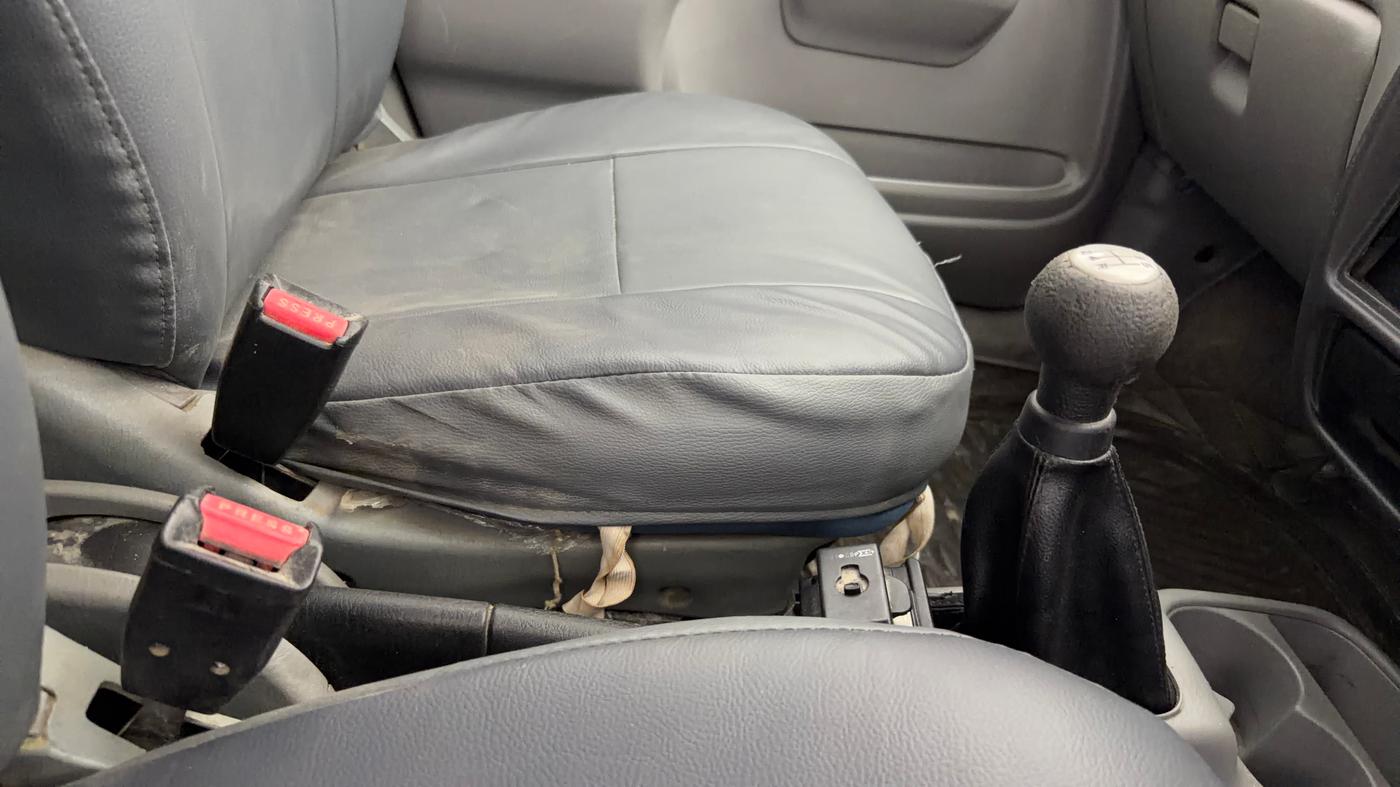 2014 Maruti Alto K10 VXI, Petrol, Manual, 99,912 km, Gear Lever