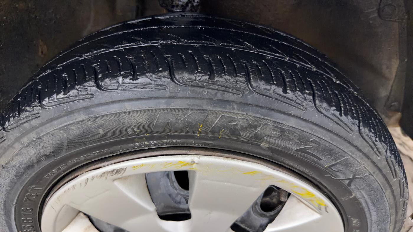 2014 Maruti Alto K10 VXI, Petrol, Manual, 99,912 km, Right Front Tyre Tread