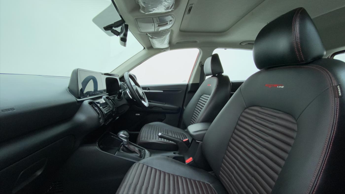 2022 KIA SONET GTX PLUS 1.5 AT, Diesel, Automatic, 7,366 km, Right Side Front Door Cabin