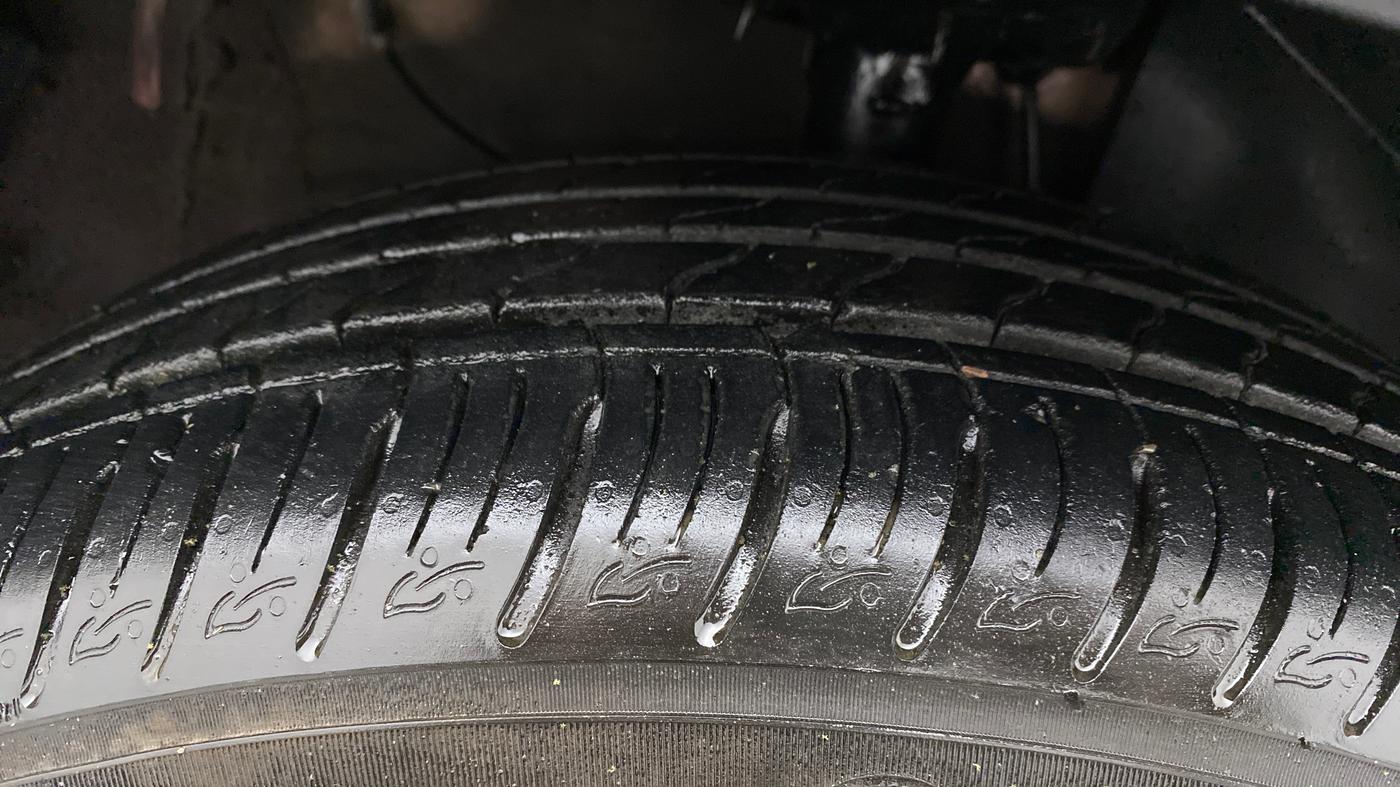2022 KIA SONET GTX PLUS 1.5 AT, Diesel, Automatic, 7,366 km, Right Front Tyre Tread