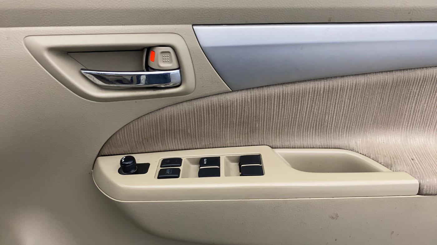 2013 Maruti Ertiga VXI, Petrol, Manual, 87,220 km, Driver Side Door Panels Control