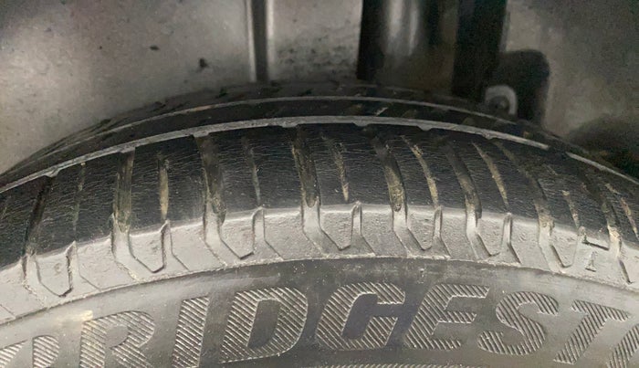 2013 Maruti Ertiga VXI, Petrol, Manual, 87,220 km, Left Rear Tyre Tread