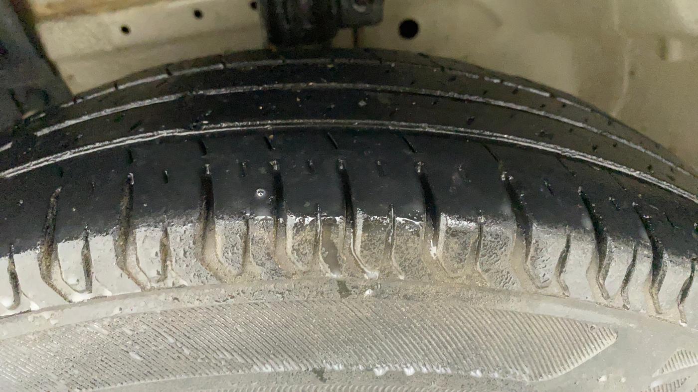2015 Maruti Swift Dzire LDI, Diesel, Manual, 72,953 km, Left Front Tyre Tread