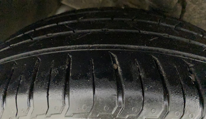 2018 Tata NEXON XZ PLUS DIESEL DUAL TONE, Diesel, Manual, 86,829 km, Right Rear Tyre Tread