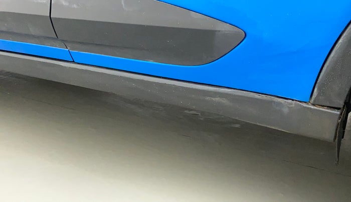 2018 Tata NEXON XZ PLUS DIESEL DUAL TONE, Diesel, Manual, 86,829 km, Left running board - Paint is slightly faded