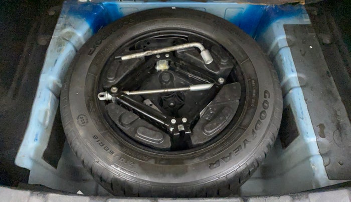 2018 Tata NEXON XZ PLUS DIESEL DUAL TONE, Diesel, Manual, 86,829 km, Dicky (Boot door) - Tool missing