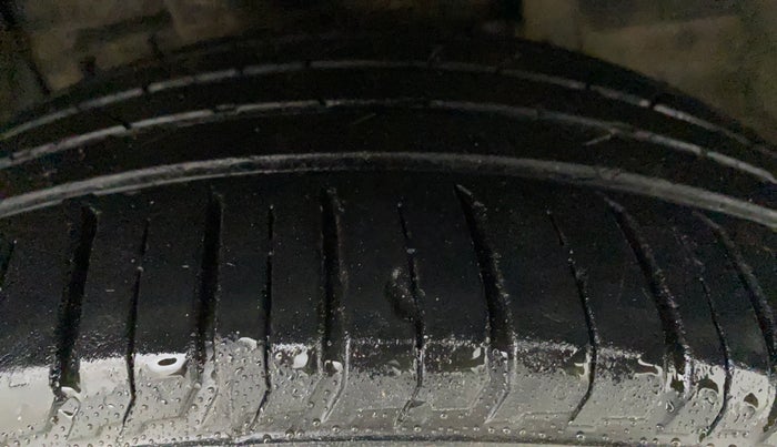 2018 Tata NEXON XZ PLUS DIESEL DUAL TONE, Diesel, Manual, 86,829 km, Right Front Tyre Tread