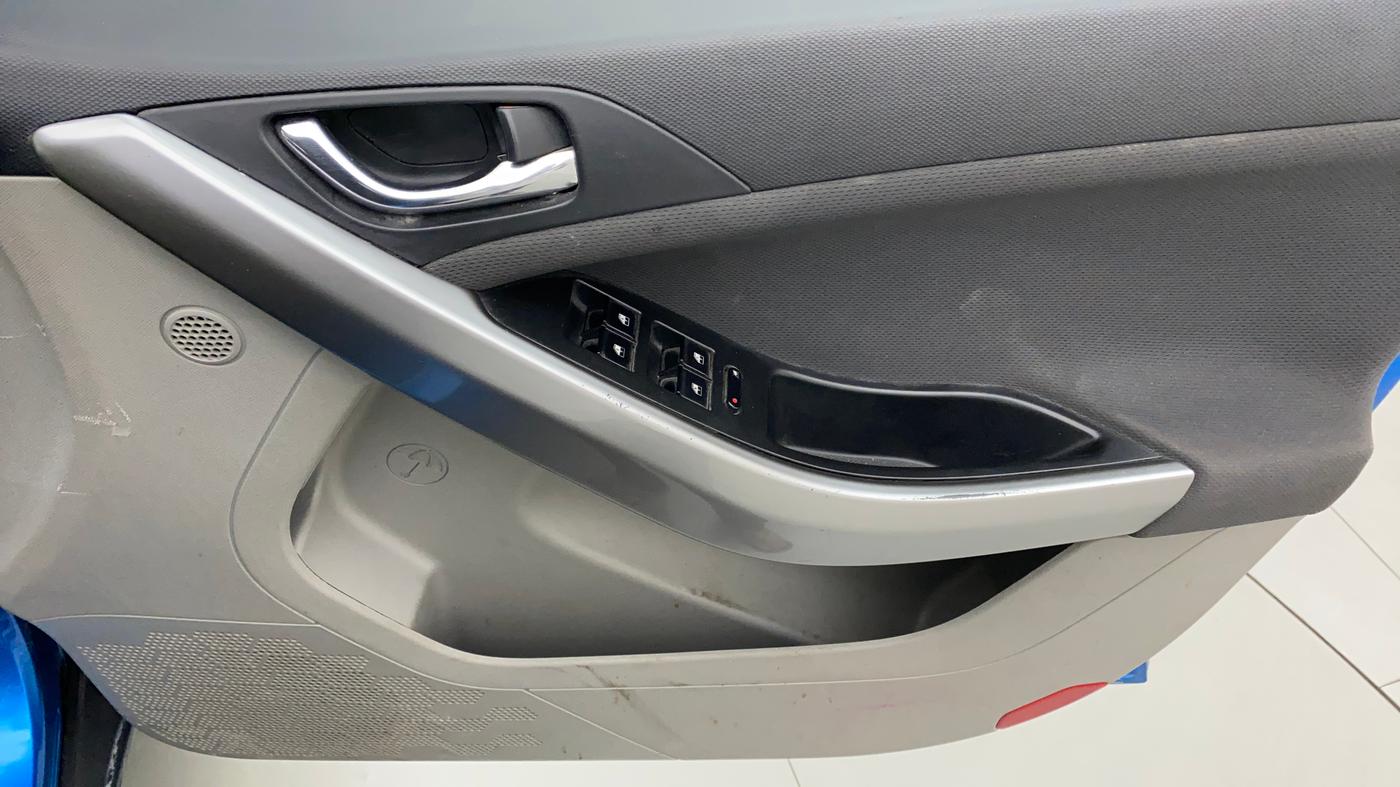 2018 Tata NEXON XZ PLUS DIESEL DUAL TONE, Diesel, Manual, 86,829 km, Driver Side Door Panels Control