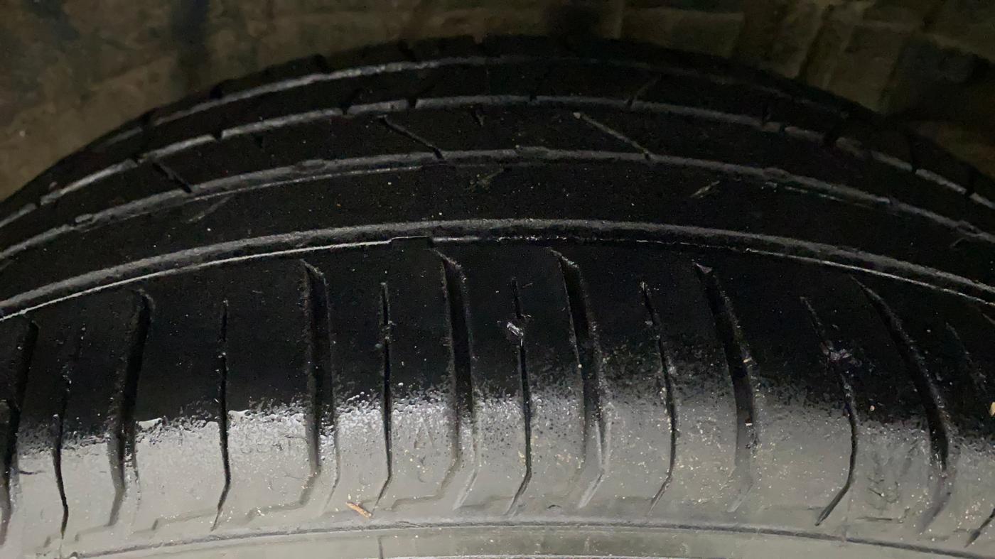 2018 Tata NEXON XZ PLUS DIESEL DUAL TONE, Diesel, Manual, 86,829 km, Left Rear Tyre Tread