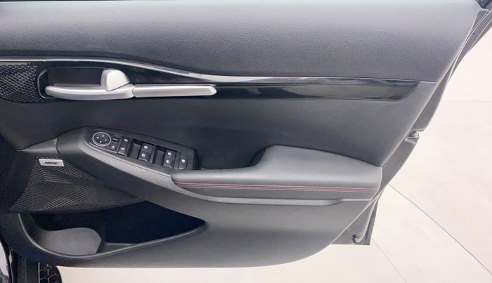 2020 KIA SELTOS GTX+ 1.4 MT, Petrol, Manual, 6,003 km, Driver Side Door Panels Control