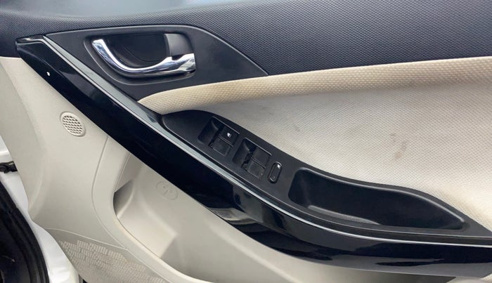 2021 Tata NEXON XZ PLUS DIESEL SUNROOF, Diesel, Manual, 64,578 km, Driver Side Door Panels Control