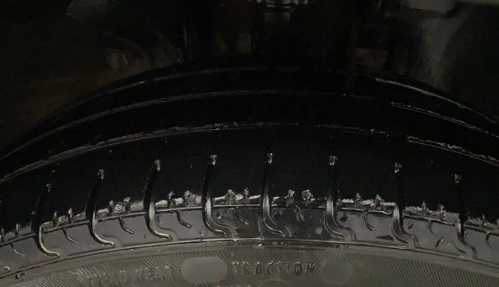 2016 Renault Kwid RXT 0.8 (O), Petrol, Manual, 94,705 km, Right Front Tyre Tread