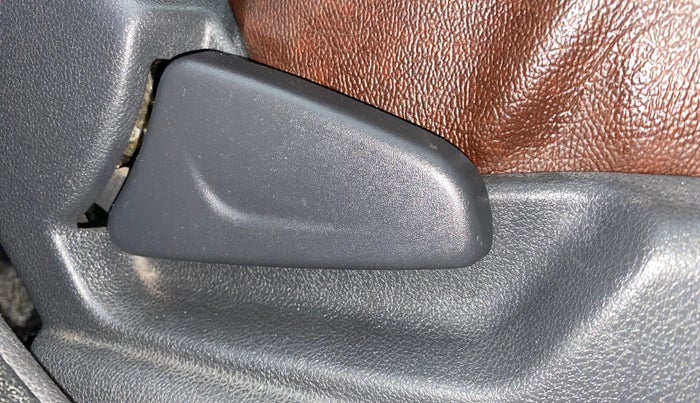 2016 Renault Kwid RXT 0.8 (O), Petrol, Manual, 94,705 km, Driver Side Adjustment Panel