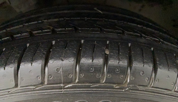 2015 Hyundai Elite i20 SPORTZ 1.2 (O), Petrol, Manual, 65,135 km, Left Front Tyre Tread