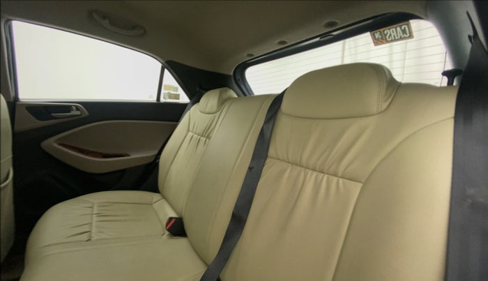2015 Hyundai Elite i20 SPORTZ 1.2 (O), Petrol, Manual, 65,135 km, Right Side Rear Door Cabin