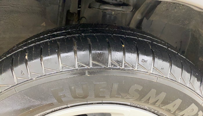 2023 Renault TRIBER RXT, Petrol, Manual, 28,302 km, Right Front Tyre Tread