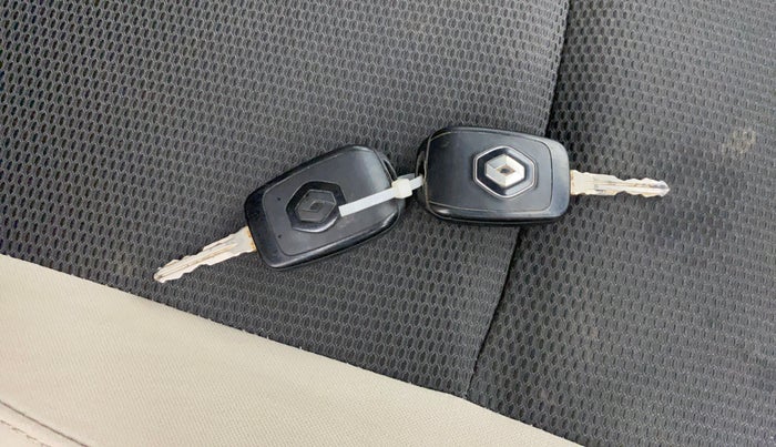 2023 Renault TRIBER RXT, Petrol, Manual, 28,302 km, Key Close Up