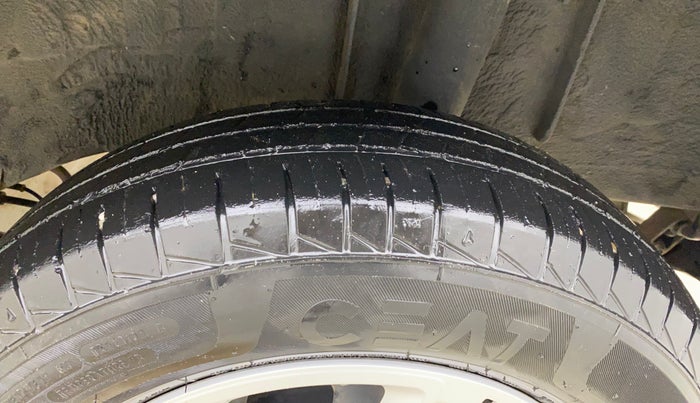 2023 Renault TRIBER RXT, Petrol, Manual, 28,302 km, Left Rear Tyre Tread