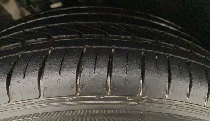 2018 Skoda Rapid STYLE 1.6 MPI AT, Petrol, Automatic, 22,085 km, Left Front Tyre Tread