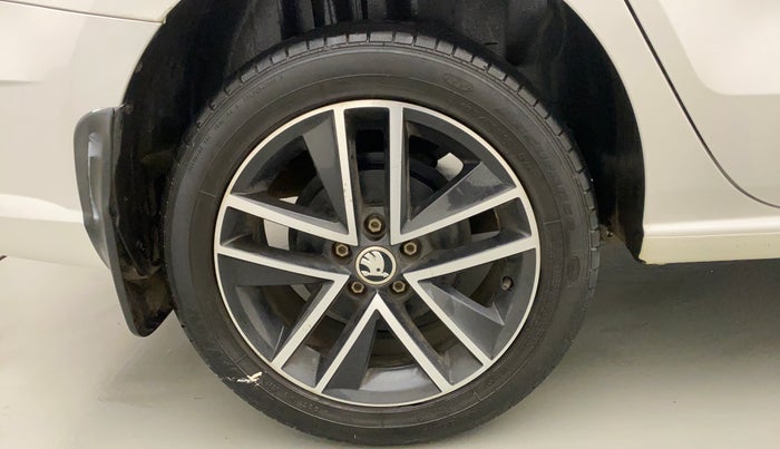 2018 Skoda Rapid STYLE 1.6 MPI AT, Petrol, Automatic, 22,085 km, Right Rear Wheel