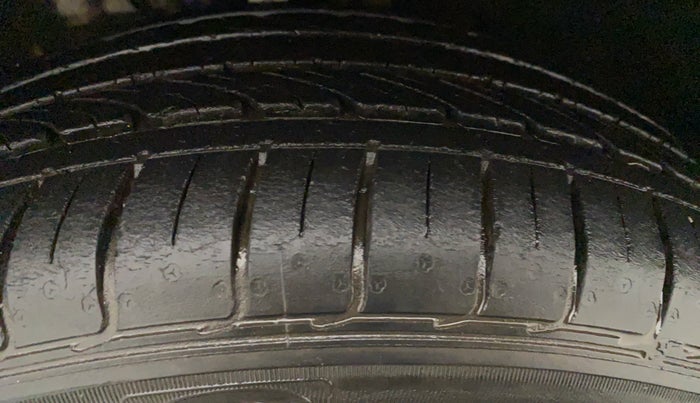 2018 Skoda Rapid STYLE 1.6 MPI AT, Petrol, Automatic, 22,085 km, Right Front Tyre Tread