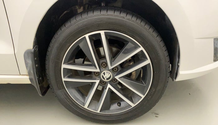 2018 Skoda Rapid STYLE 1.6 MPI AT, Petrol, Automatic, 22,085 km, Right Front Wheel