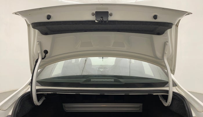 2018 Skoda Rapid STYLE 1.6 MPI AT, Petrol, Automatic, 22,085 km, Boot Door Open