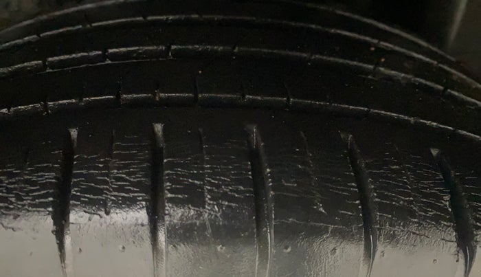 2015 Maruti Ciaz ZXI+, Petrol, Manual, 58,073 km, Left Rear Tyre Tread