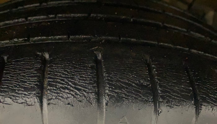 2015 Maruti Ciaz ZXI+, Petrol, Manual, 58,073 km, Right Front Tyre Tread