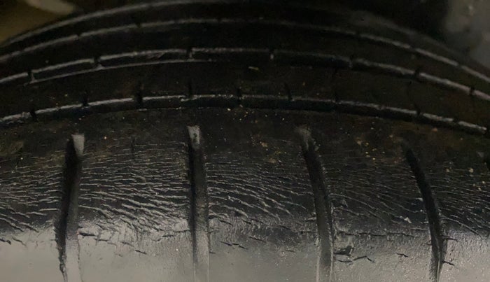 2015 Maruti Ciaz ZXI+, Petrol, Manual, 58,073 km, Right Rear Tyre Tread
